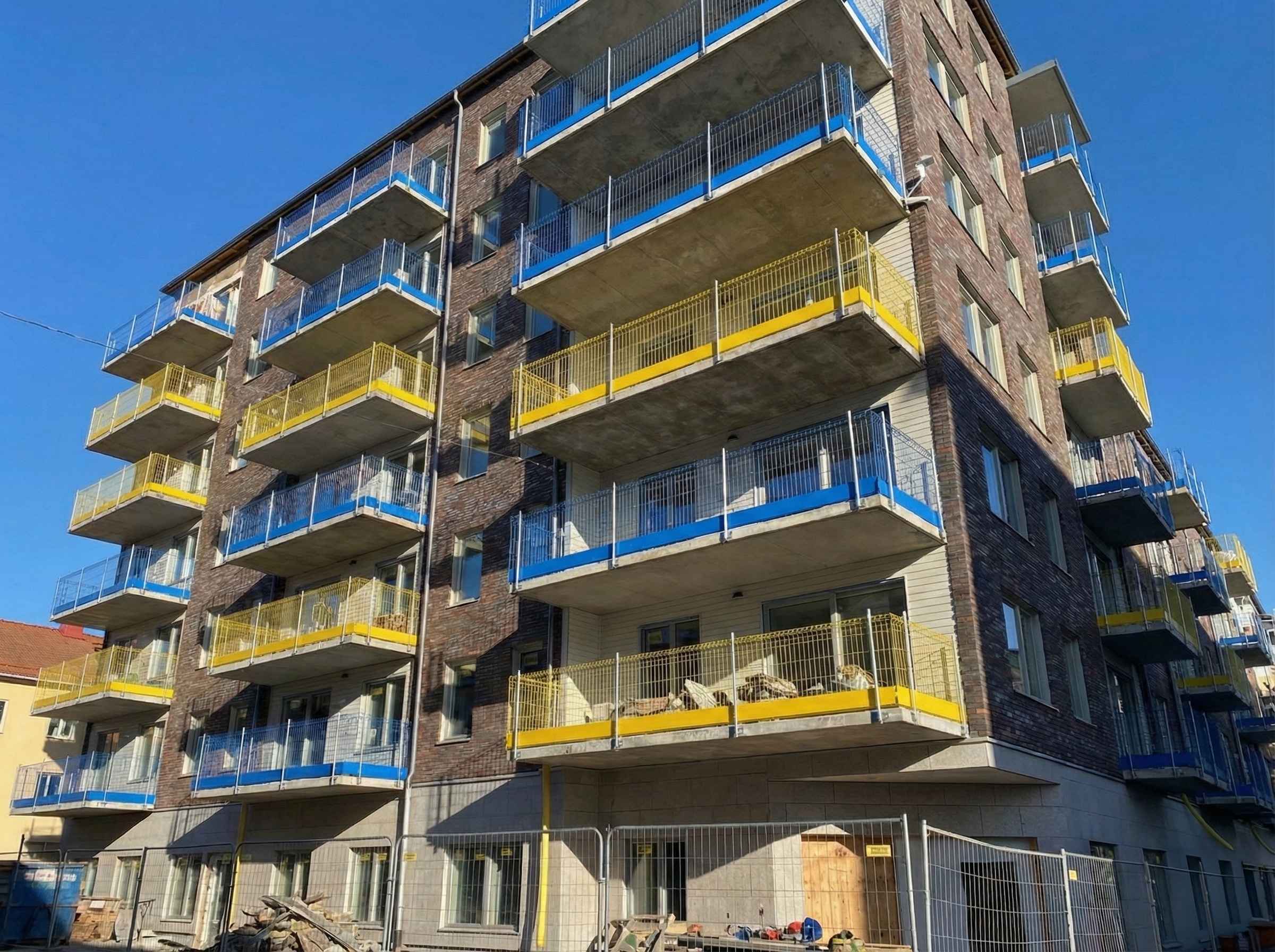 Skyddsräcken för tak och balkonger i Umeå